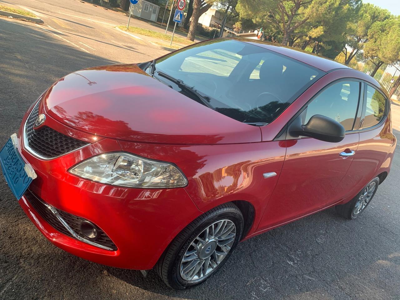 Lancia Ypsilon 1.2 69 CV 5 porte Gold