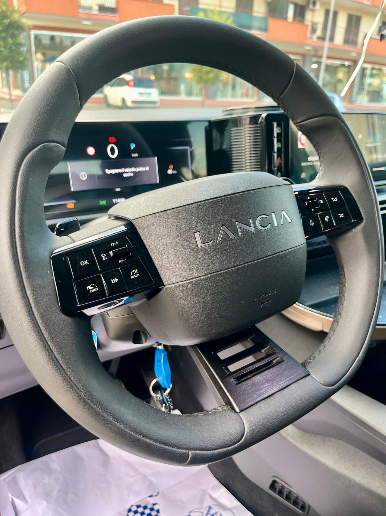 Lancia Ypsilon Hybrid e-DCT Edizione Cassina