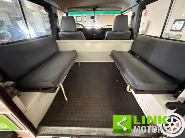 LAND ROVER Defender 90 2.5 Td5 S.W.