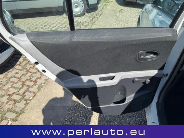 TOYOTA Yaris 1.4 D-4D DPF 5 porte Sol