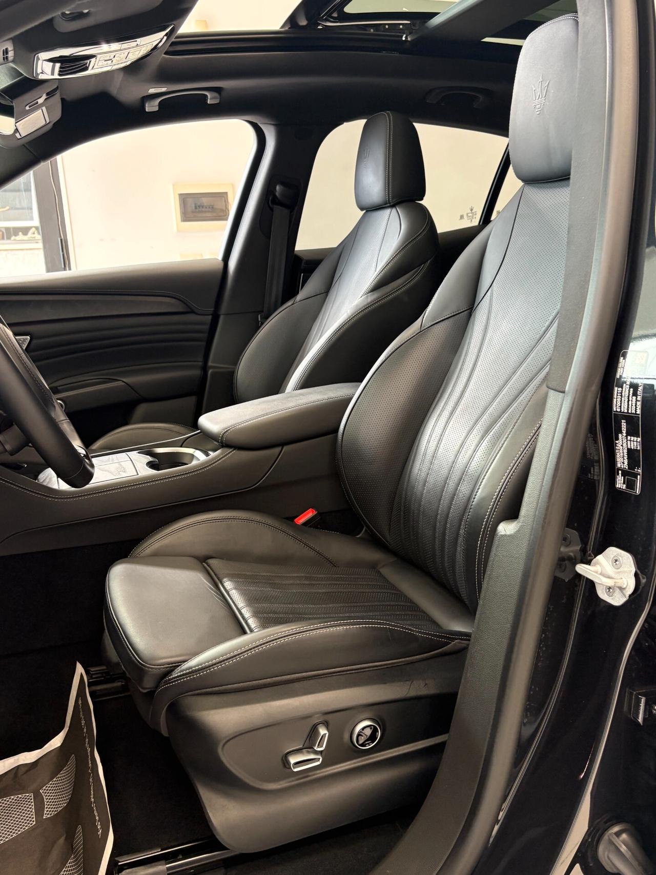 Maserati Grecale 2.0 mhev 330cv(benz/elettrica)modello MODENA con TETTO APRIBILE,VIRTUAL COCKPIT,TELECAMERA,APPLE CAR