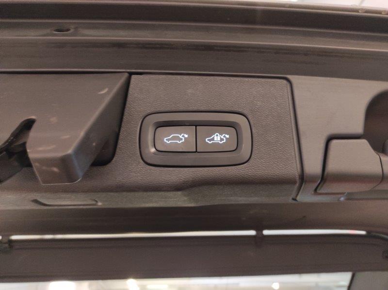 VOLVO XC60 (2017-->) - XC60 T6 Recharge Plug-in Hybrid AWD Inscription Expression