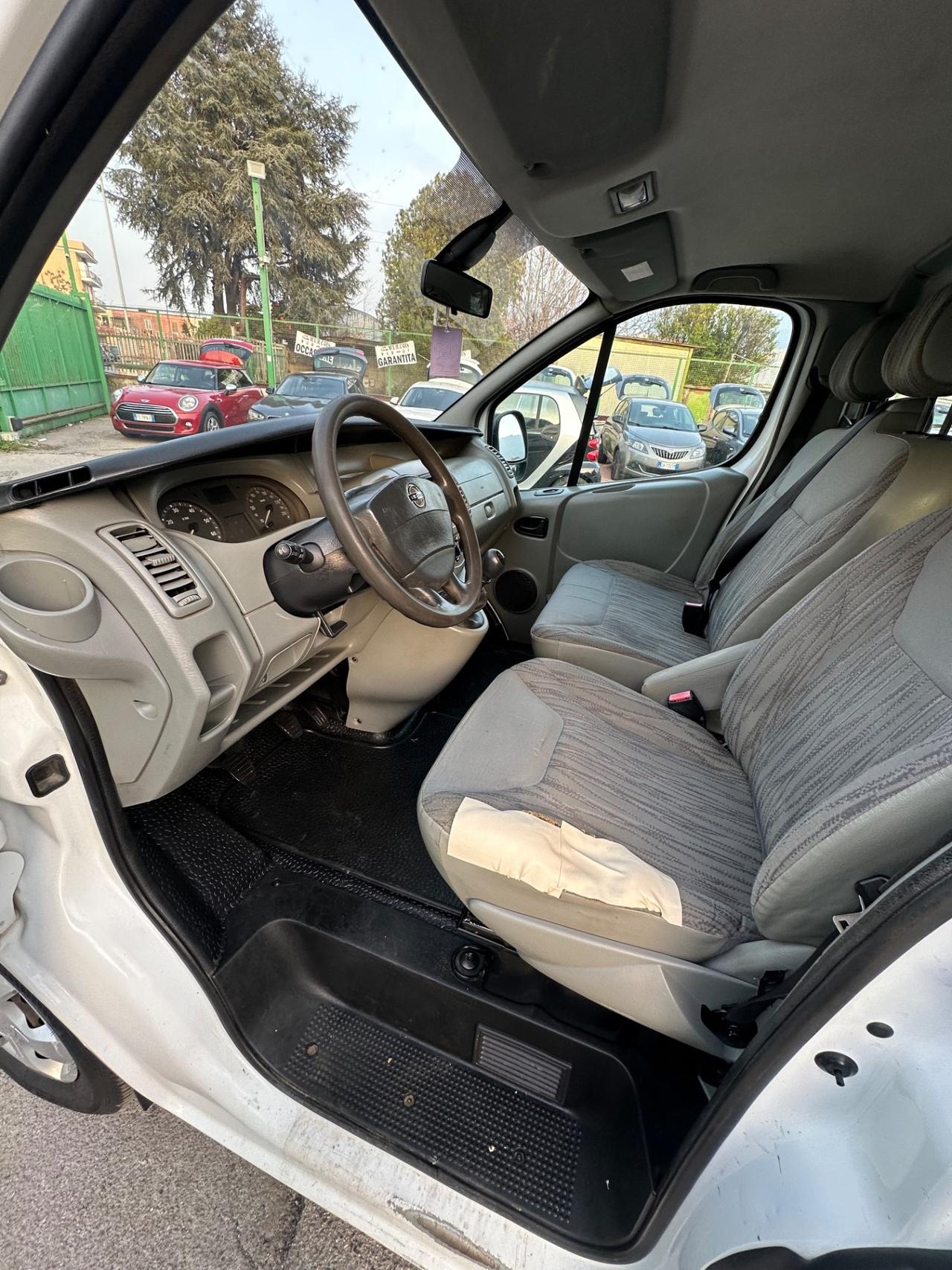 Nissan Primastar C29 2.5 dCi 150CV PC-TN Combi Smart