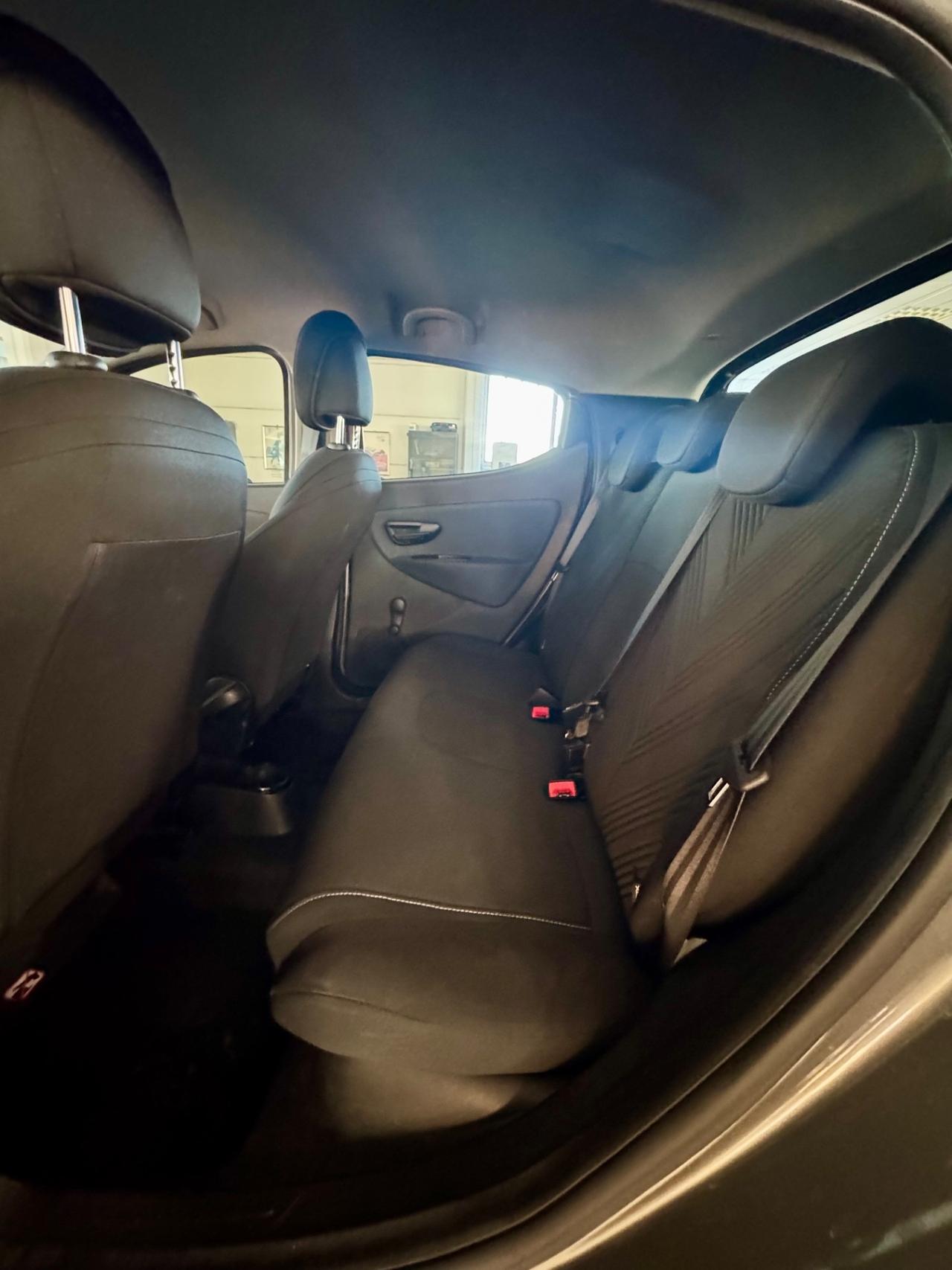 Lancia Ypsilon 1.0 FireFly 5 porte S&S Hybrid Gold