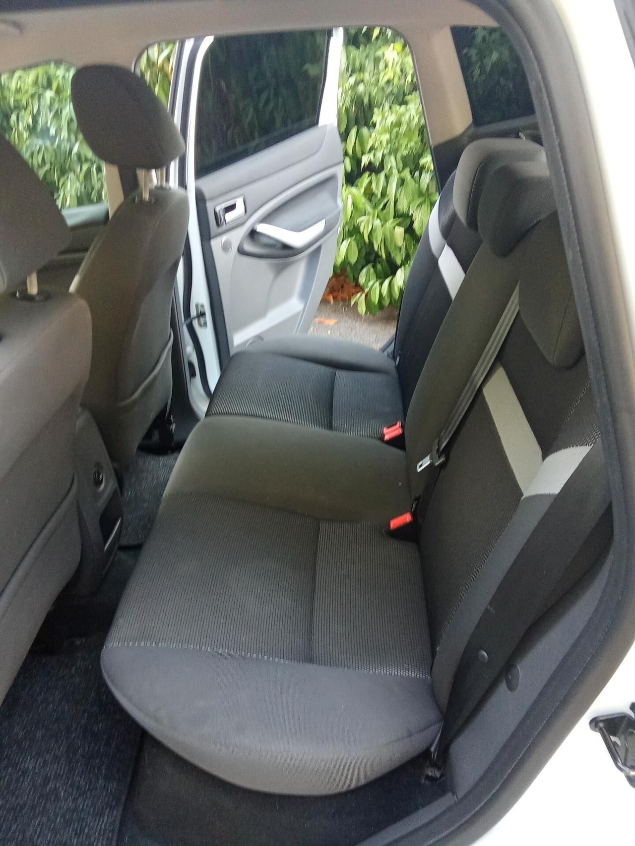 Ford Kuga 2.0 TDCi 140 CV 012