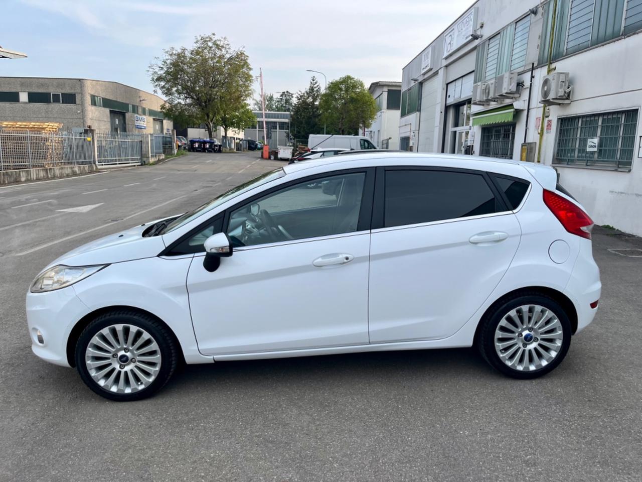 Ford Fiesta 1.2benz 2009 113.000km perfetta per neopatentati