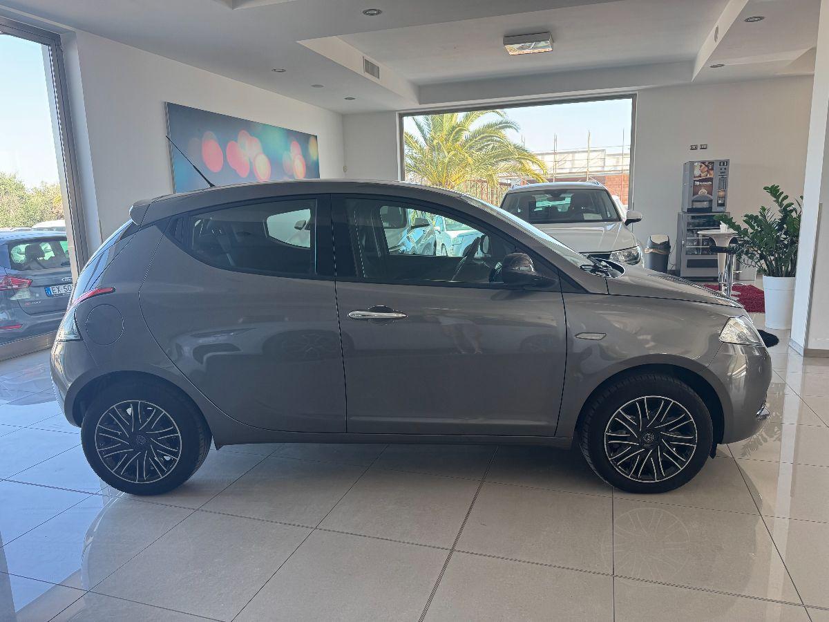 LANCIA - Ypsilon - 1.2 69 CV 5p. S&S Platinum 20.000 Km