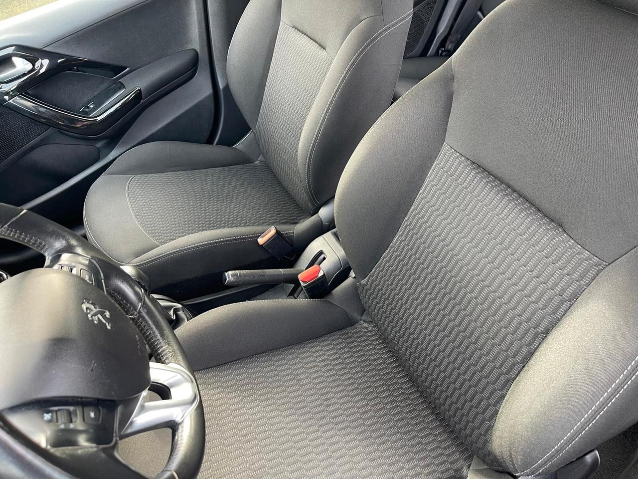 Peugeot 208 PureTech 82 5 porte Allure