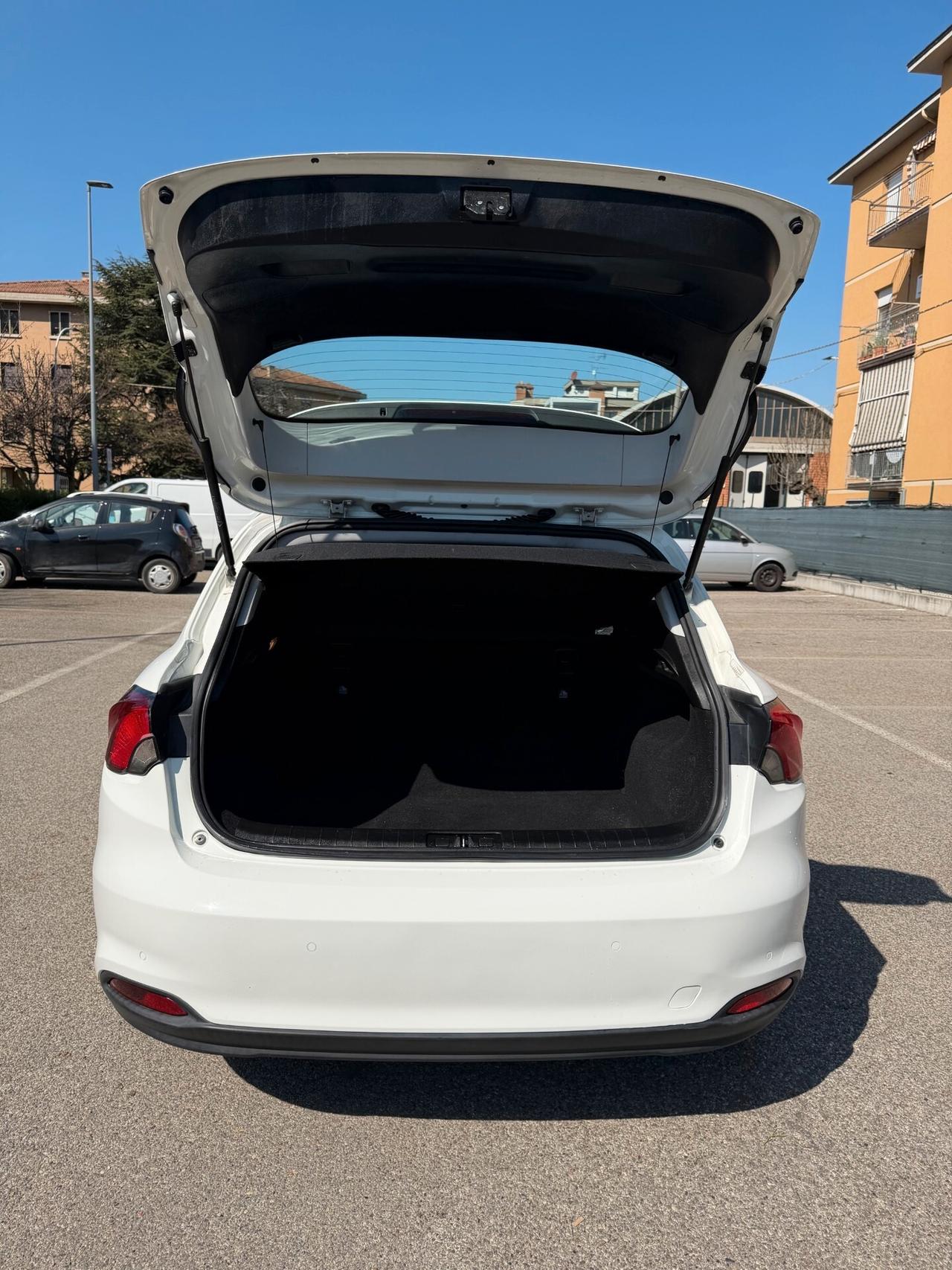 Fiat Tipo 1.6 mjt - NEOP. - NAV. - 12 MESI DI GARANZIA -