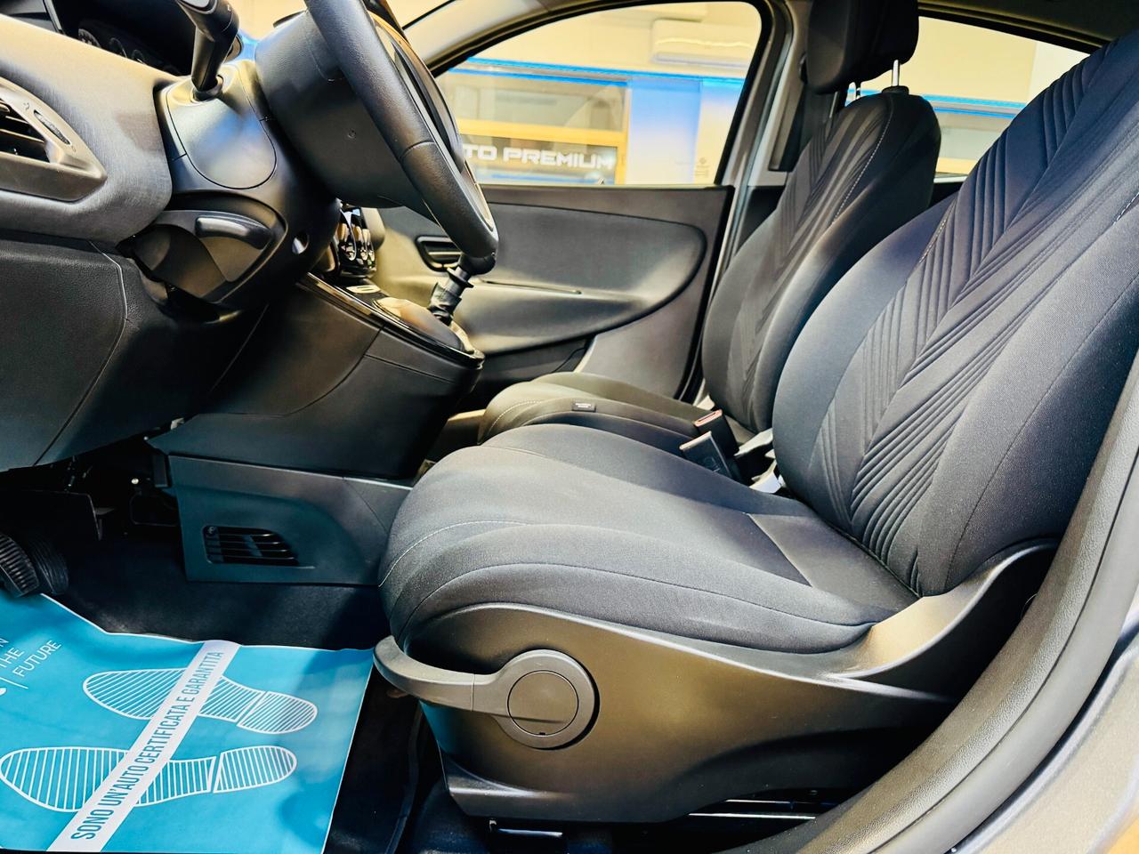Lancia Ypsilon 1.0 S&S Hybrid 5p. CarPlay / Navi