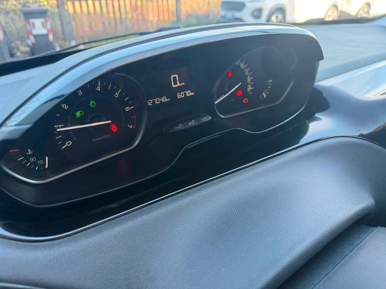 Peugeot 208 PureTech 82 5p. GPL Allure