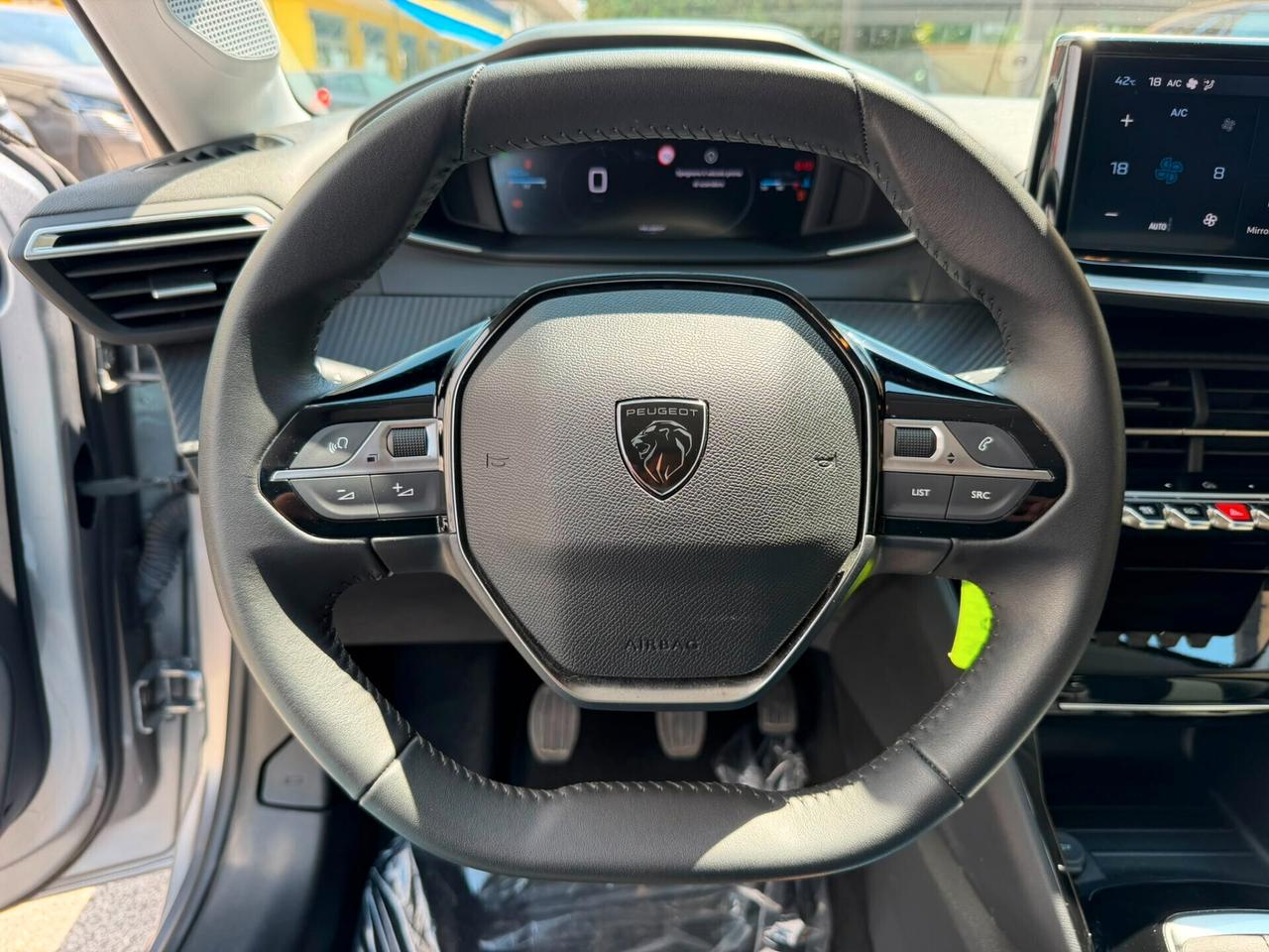 peugeot 208 p.tech 100 Allure *PDC ANT E POST*