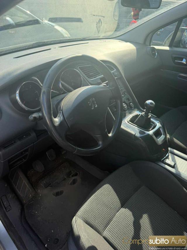 PEUGEOT 5008 1.6 HDi 7 POSTI