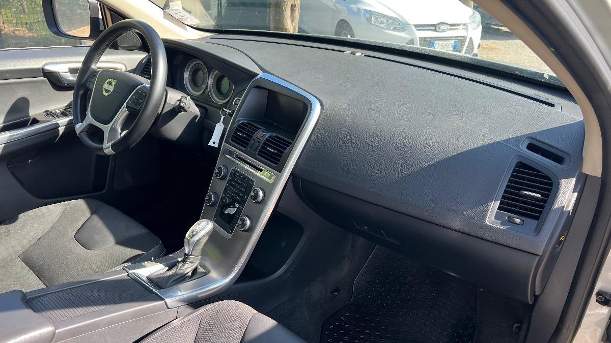VOLVO - XC60 2.0 d4 Momentum 163cv geartronic