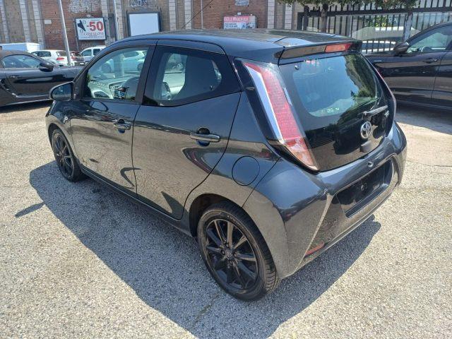 TOYOTA Aygo 1000 VVT-I X-PLAY 69CV 5PORTE NAVI PDC ITALIA