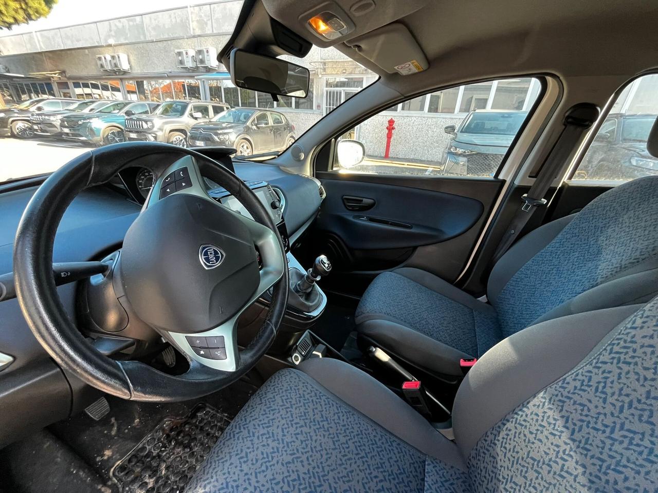 Lancia Ypsilon 1.0 FireFly 5 porte S&S Hybrid Gold