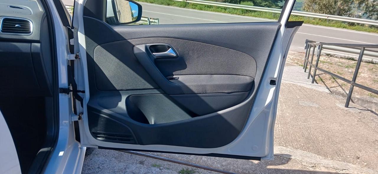 Volkswagen Polo 1.2 TDI Comfortline - 2014