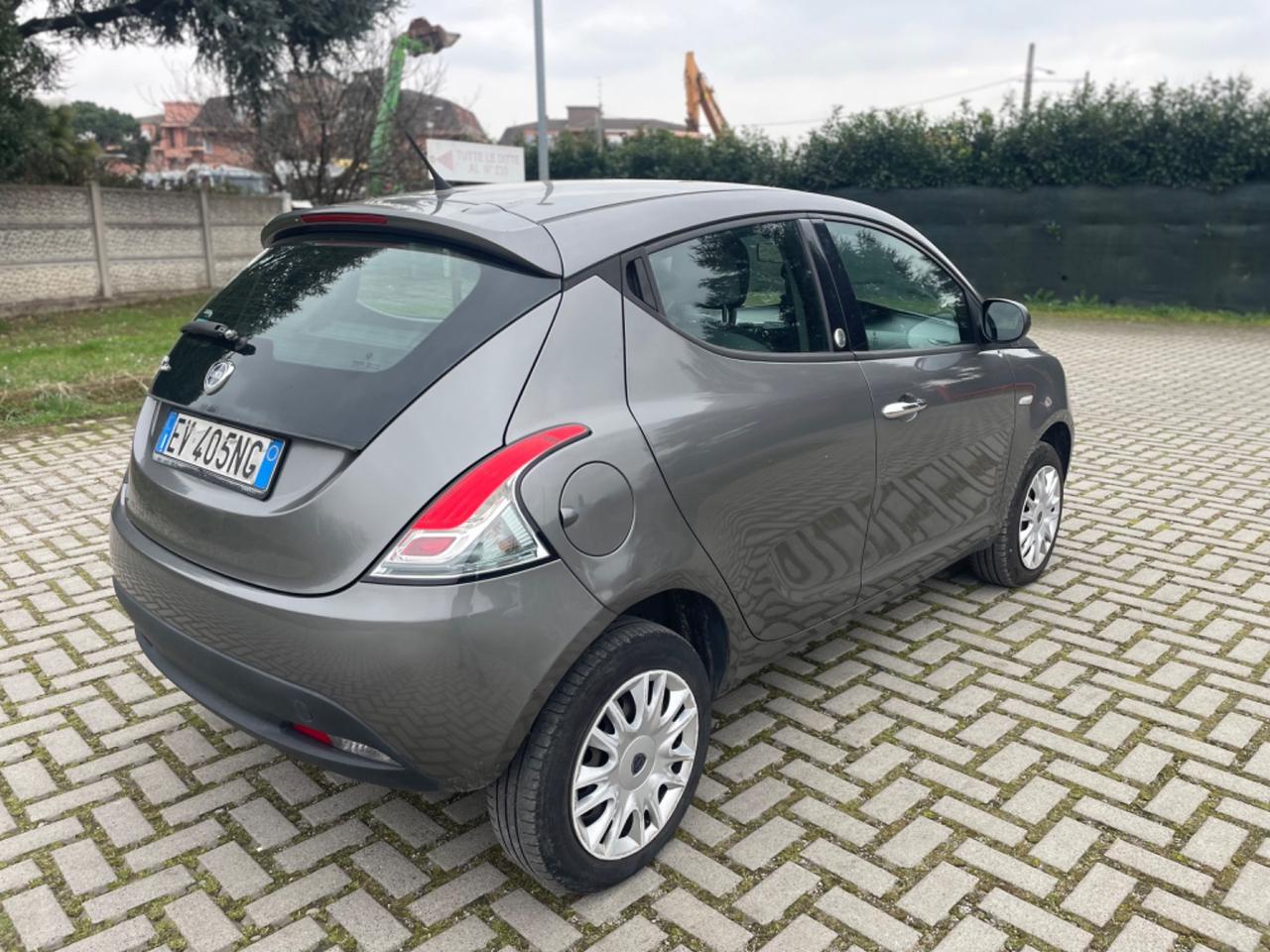 Lancia Ypsilon 0.9 TwinAir 85 CV 5 porte Metano Ecochic Gold