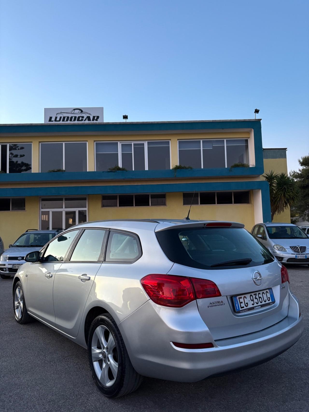 Opel Astra 1.7 CDTI 110CV Sports Tourer Cosmo
