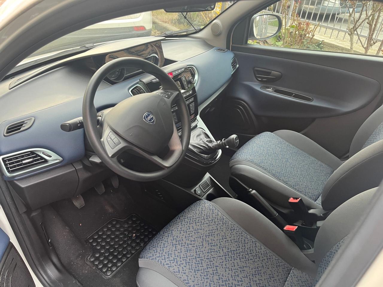 Lancia Ypsilon 1.0 FireFly 5 porte S&S Hybrid Gold Plus