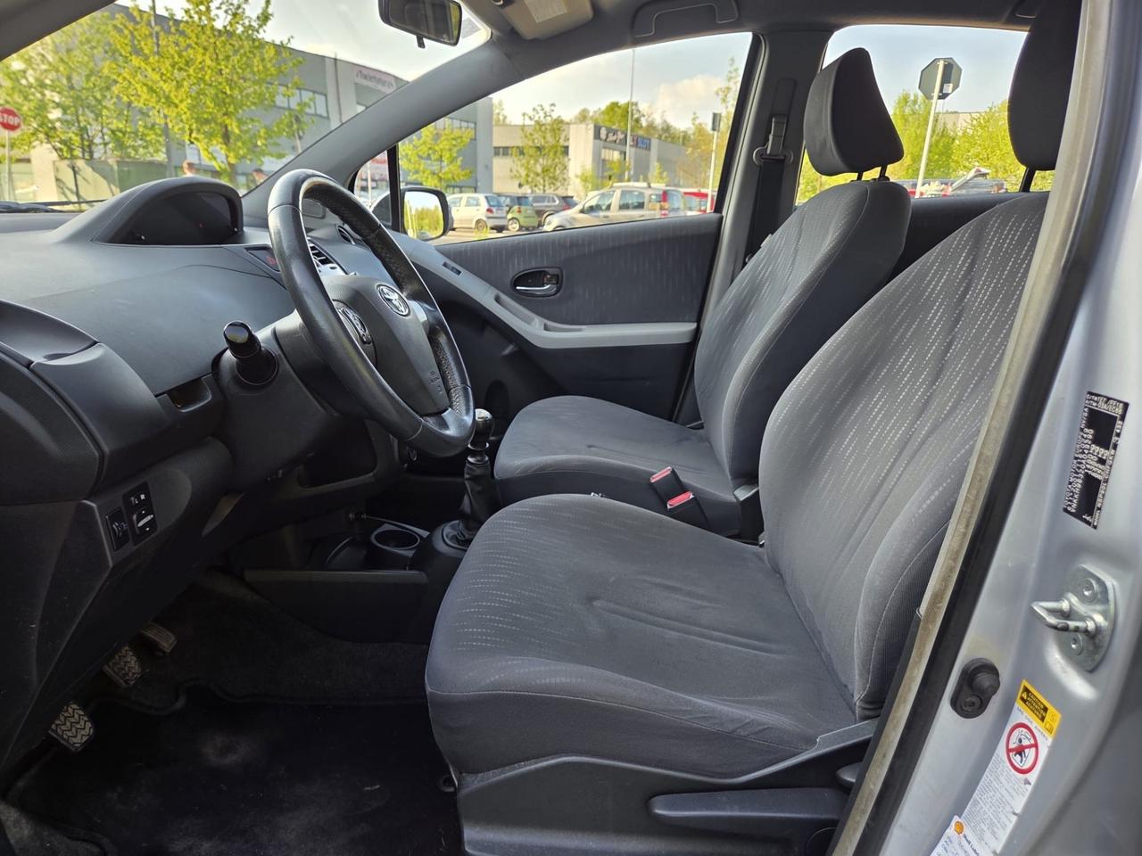 Toyota Yaris 1.3 5 porte Sol*Neo patentati *