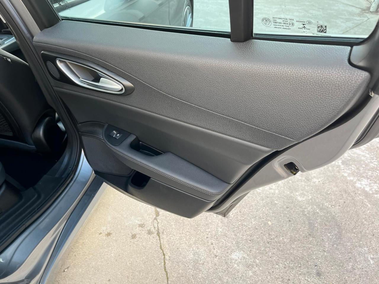 Alfa Romeo Giulia 2.2 Turbodiesel 180 CV AT8 Business Sport Launch Ed.