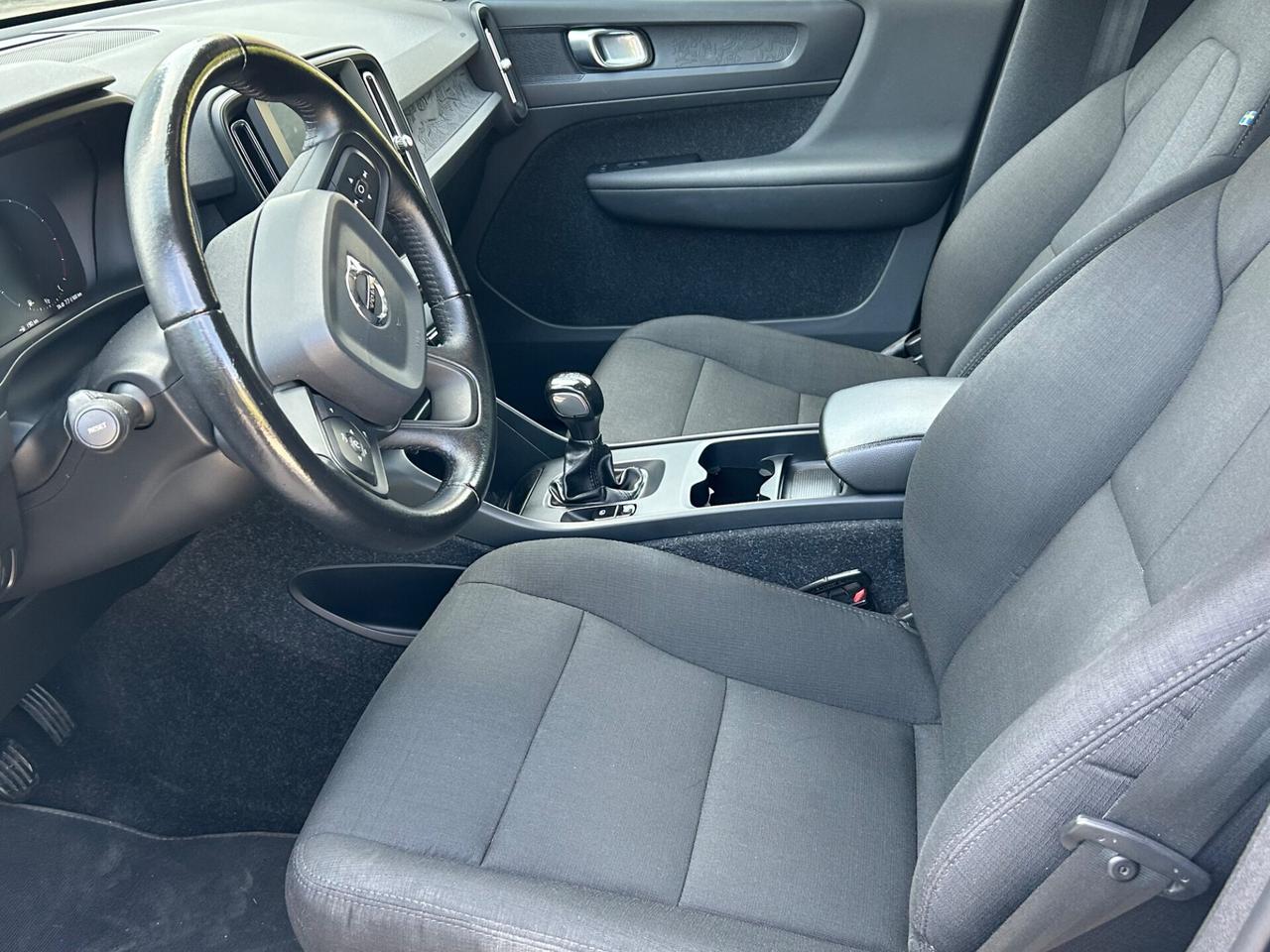 Volvo XC40 2.0 diesel 150 cv D3 R-design