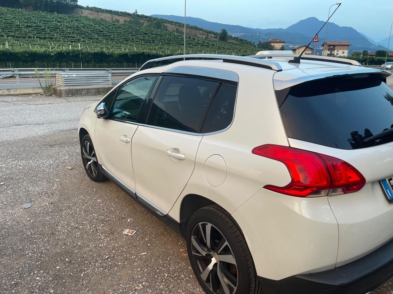 Peugeot 2008 1.6 e-HDi 115 CV Stop&Start Féline SI NEOPATENTATI
