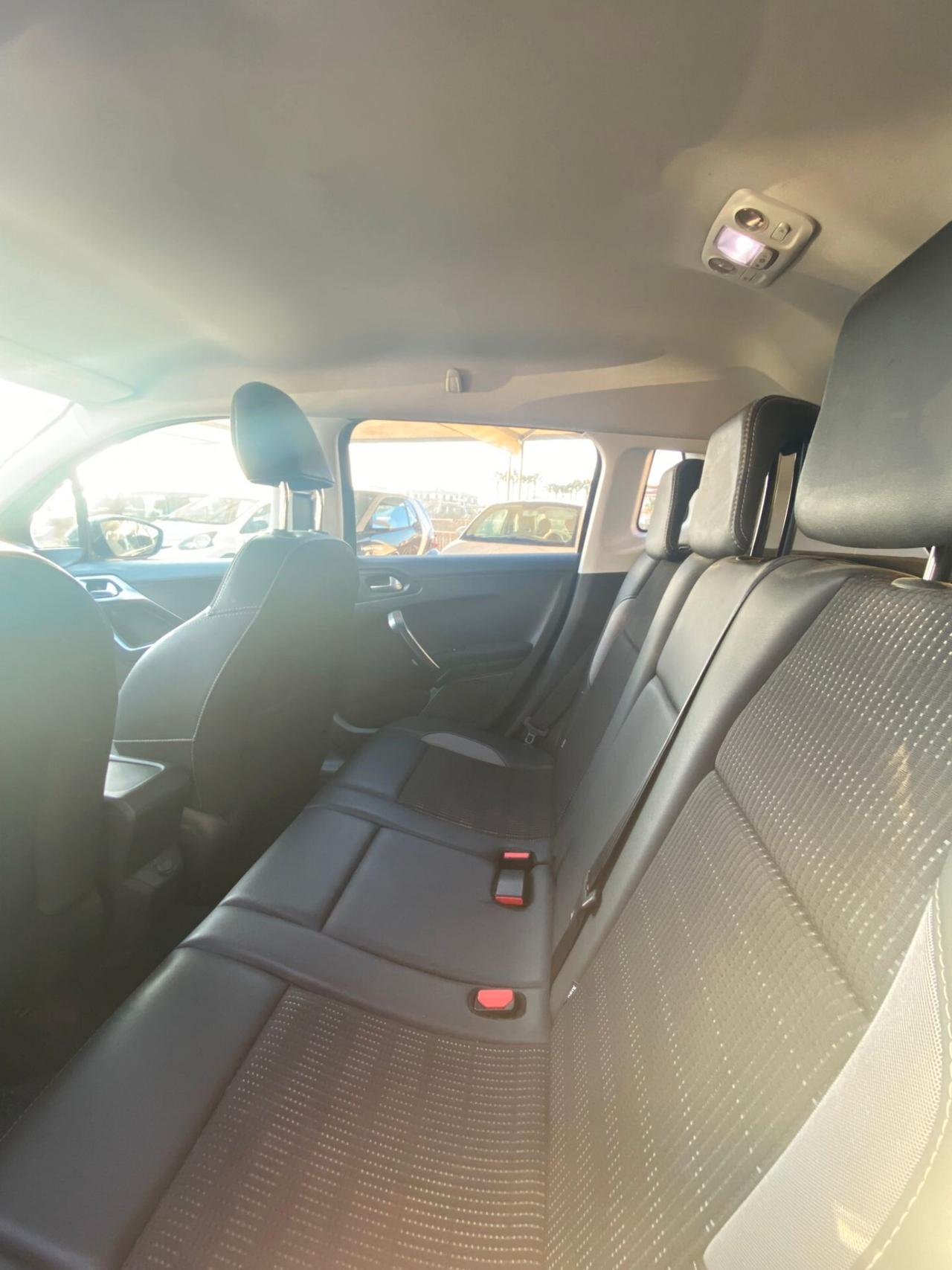 Peugeot 2008 BlueHDi 100 Black Matt