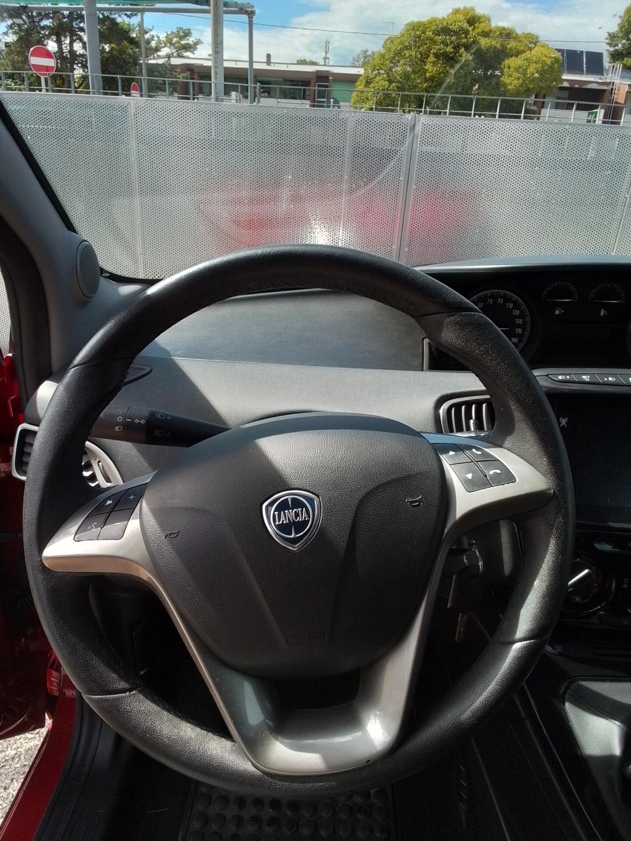 Lancia Ypsilon 1.0 FireFly 5 porte S&S Hybrid Ecochic Gold