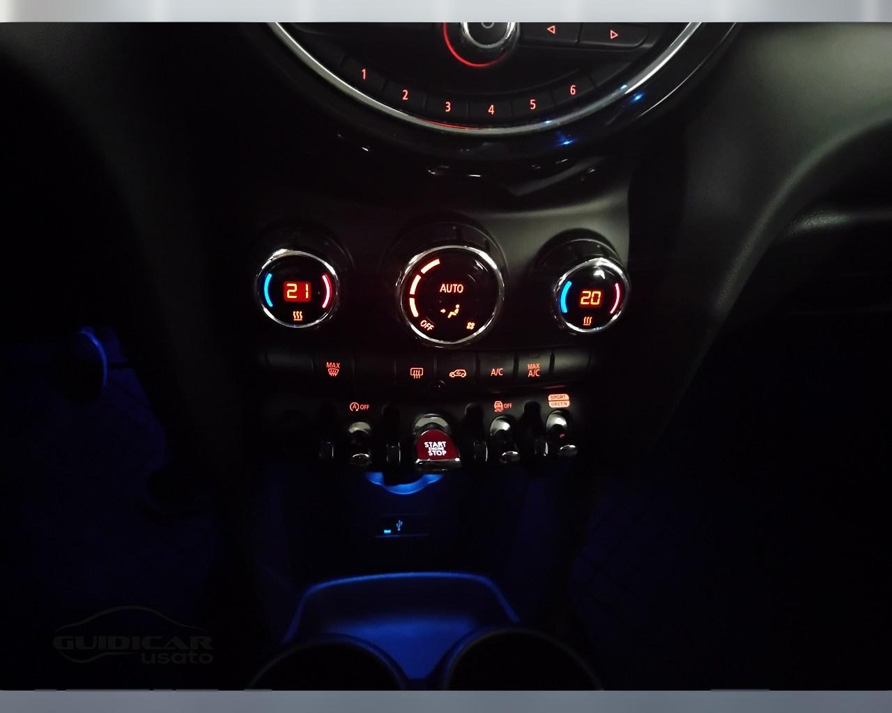 MINI Mini IV F55 2018 5p - Mini 5p 1.5 Cooper D Business XL