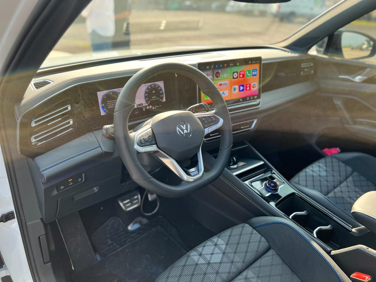 Volkswagen Tiguan 2.0 TDI 150 CV SCR DSG R-Line UNICOPRO TETTO UNICA