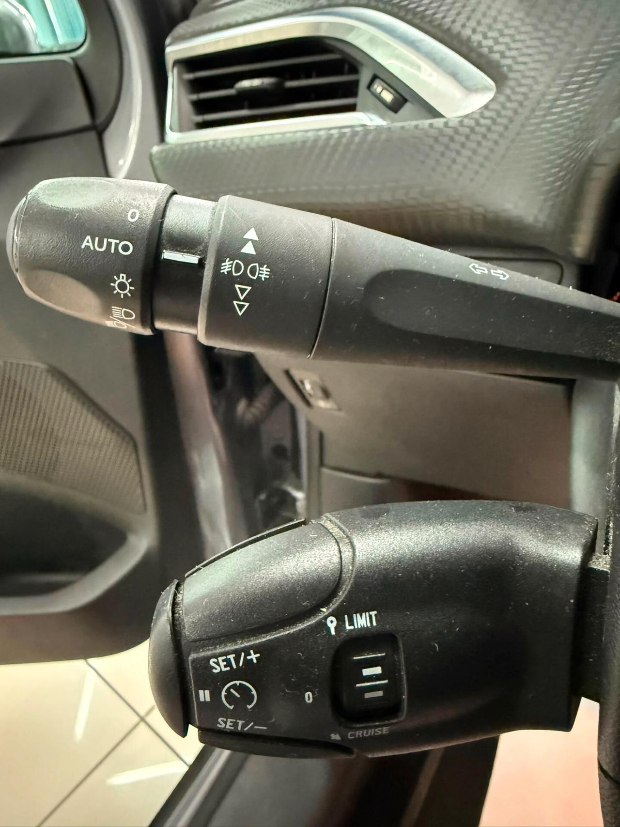 Peugeot 2008 BlueHDi 100 S&S Allure