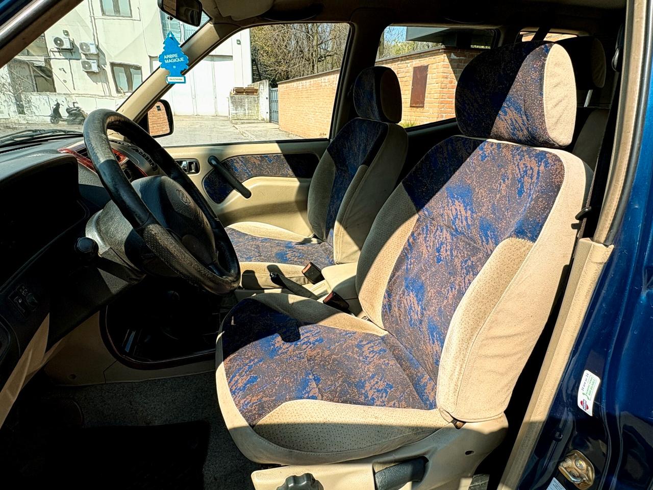 NISSAN TERRANO 2.7D 4x4 - 172000km -U.Propr-2000