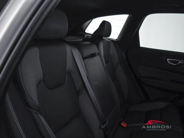 VOLVO XC60 B4 (d) AWD Geartronic R-design - AUTOCARRO N1