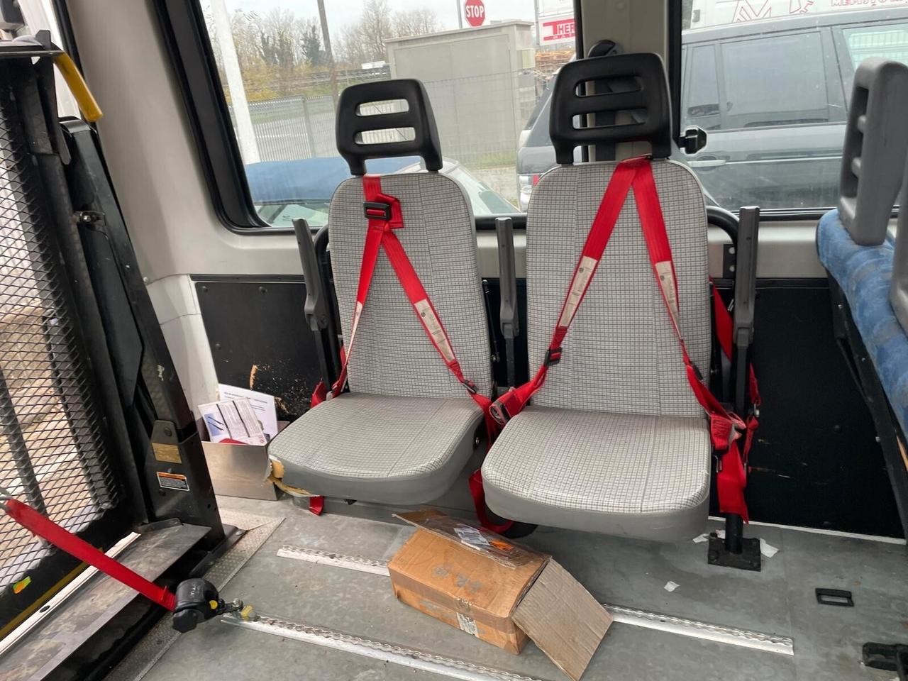 Fiat Ducato con piattaforma disabili