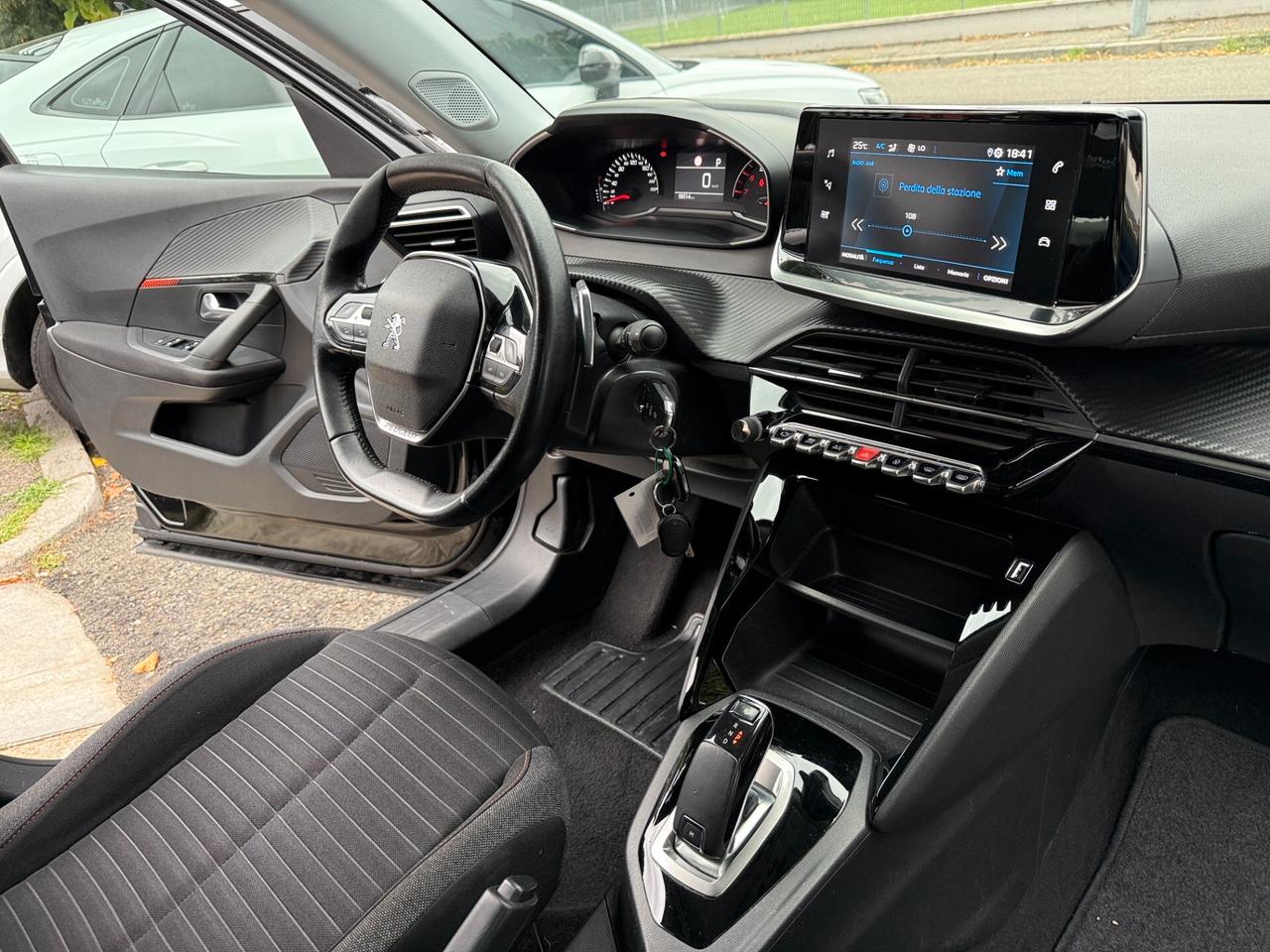 Peugeot 2008 PureTech 130 S&S EAT8 Allure