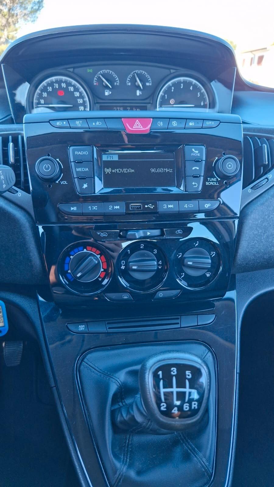 Lancia Ypsilon 1.0 FireFly 5 porte S&S Hybrid Ecochic Silver