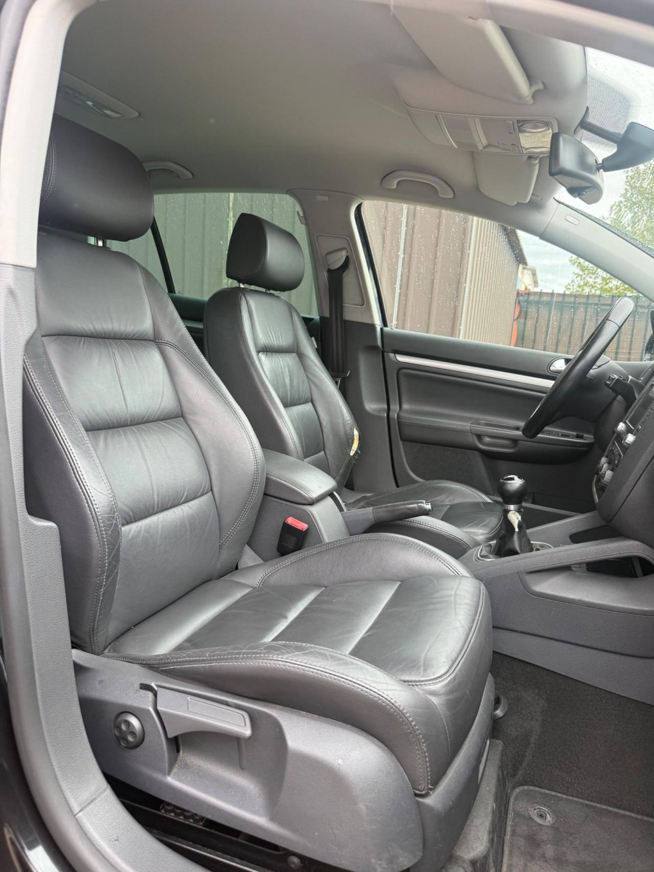 Volkswagen Golf 2.0 16V FSI 5p. Sportline