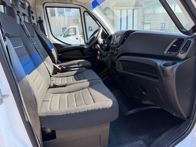 IVECO Daily 35C16H BTor3.0HPT PC-RGCabinato ribaltabile trilat