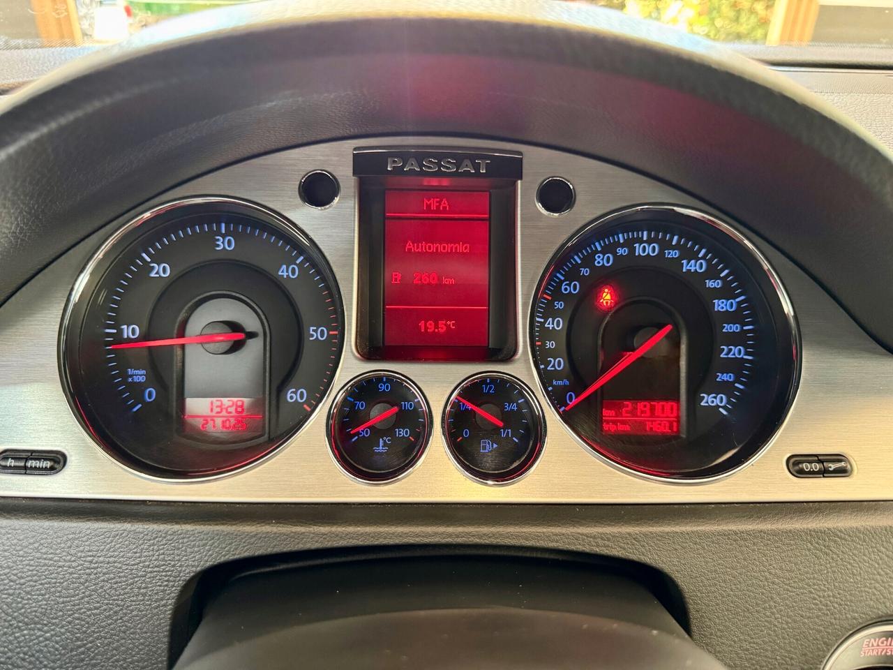 Volkswagen Passat 2.0 TDI 140CV - Touch/Distrib. Nuova/Sedil.Riscald