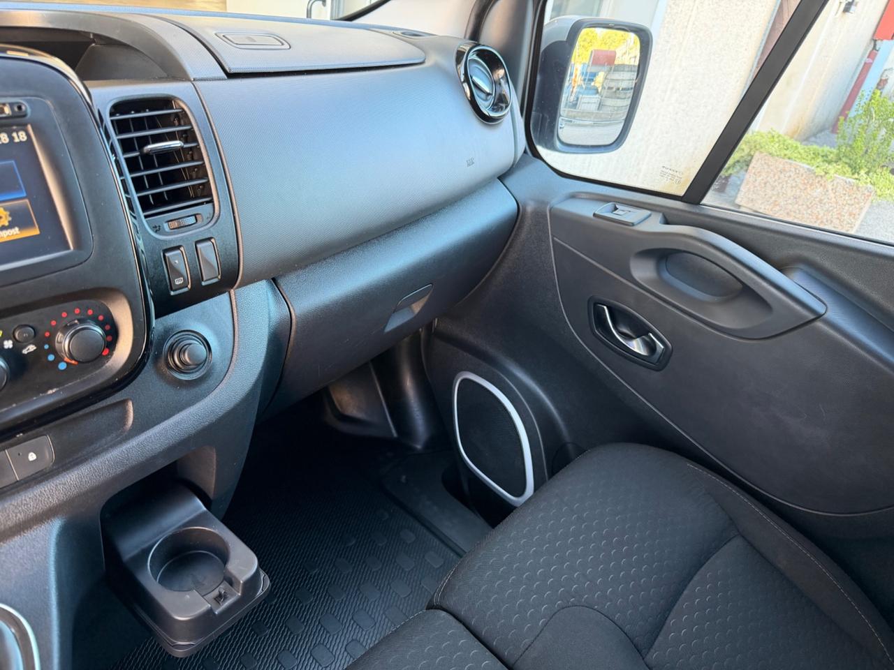 Opel Vivaro 9 POSTI