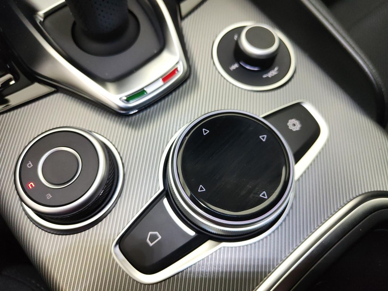 ALFA ROMEO Giulia 2023 2.2 TD 160CV SPRINT AT8