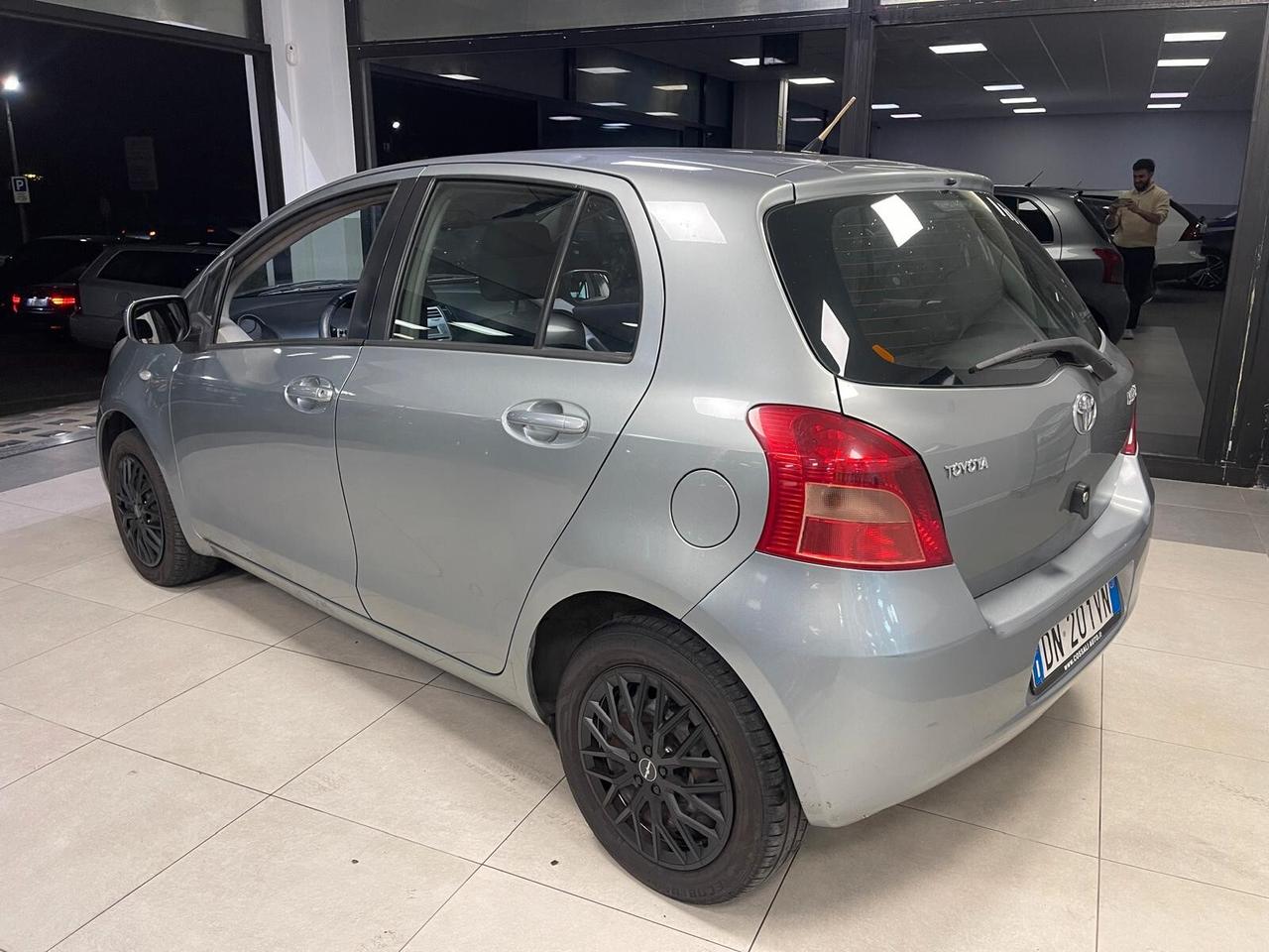 Toyota Yaris 1.0 5 porte Sol