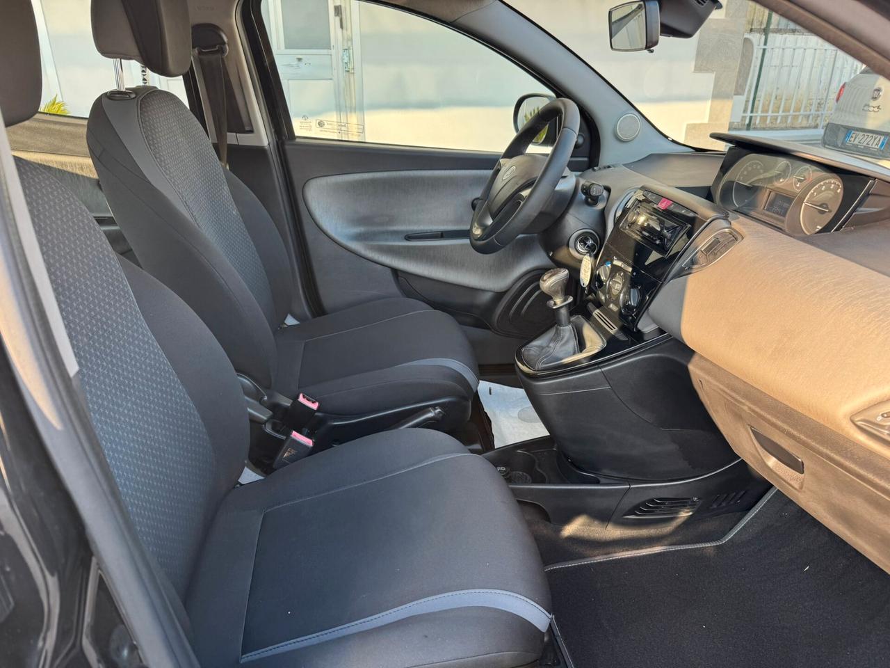 Lancia Ypsilon 1.2 69 CV 5 porte S&S Silver