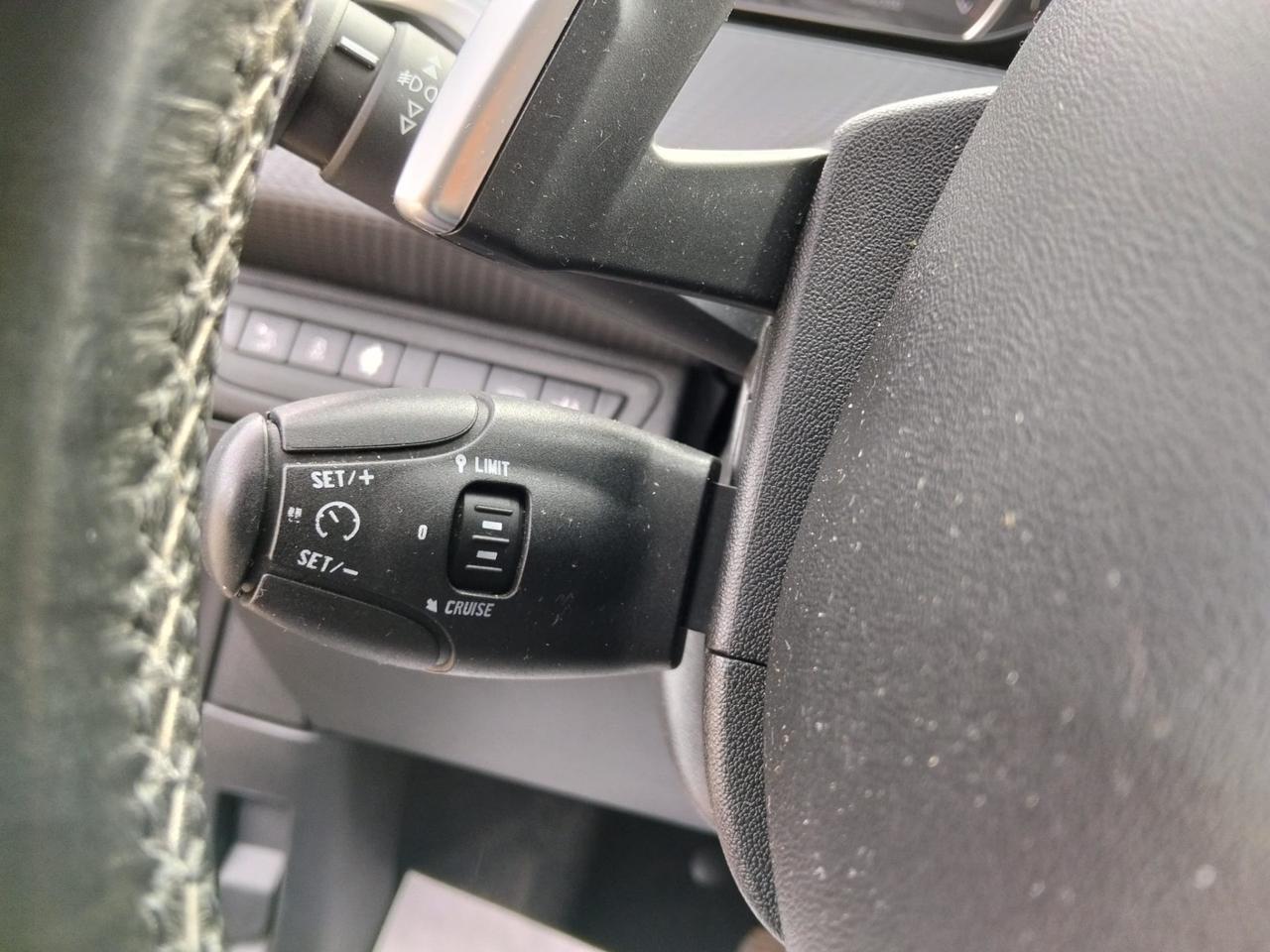 Peugeot 2008 PureTech 82 ETG5 Automatik S&S*Navi*Pelle