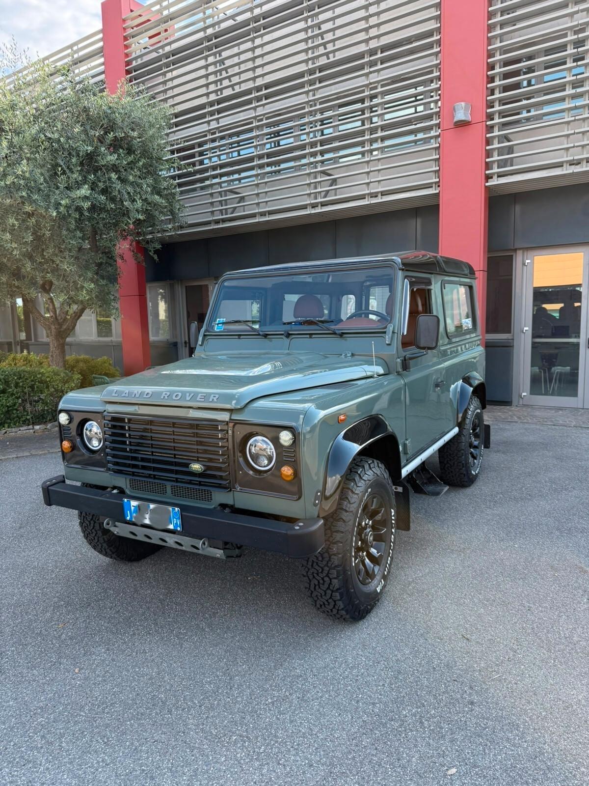 Land Rover Defender 90 2.4 TD4 Station Wagon E