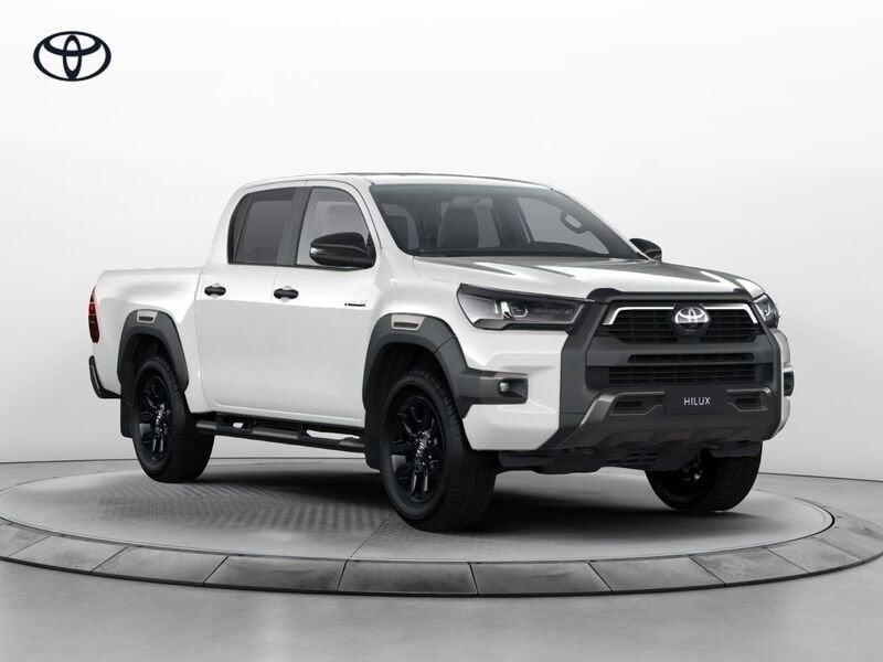 Toyota Hilux 2.8 D-4D A/T 4WD 48V 4 porte Double Cab Invincible