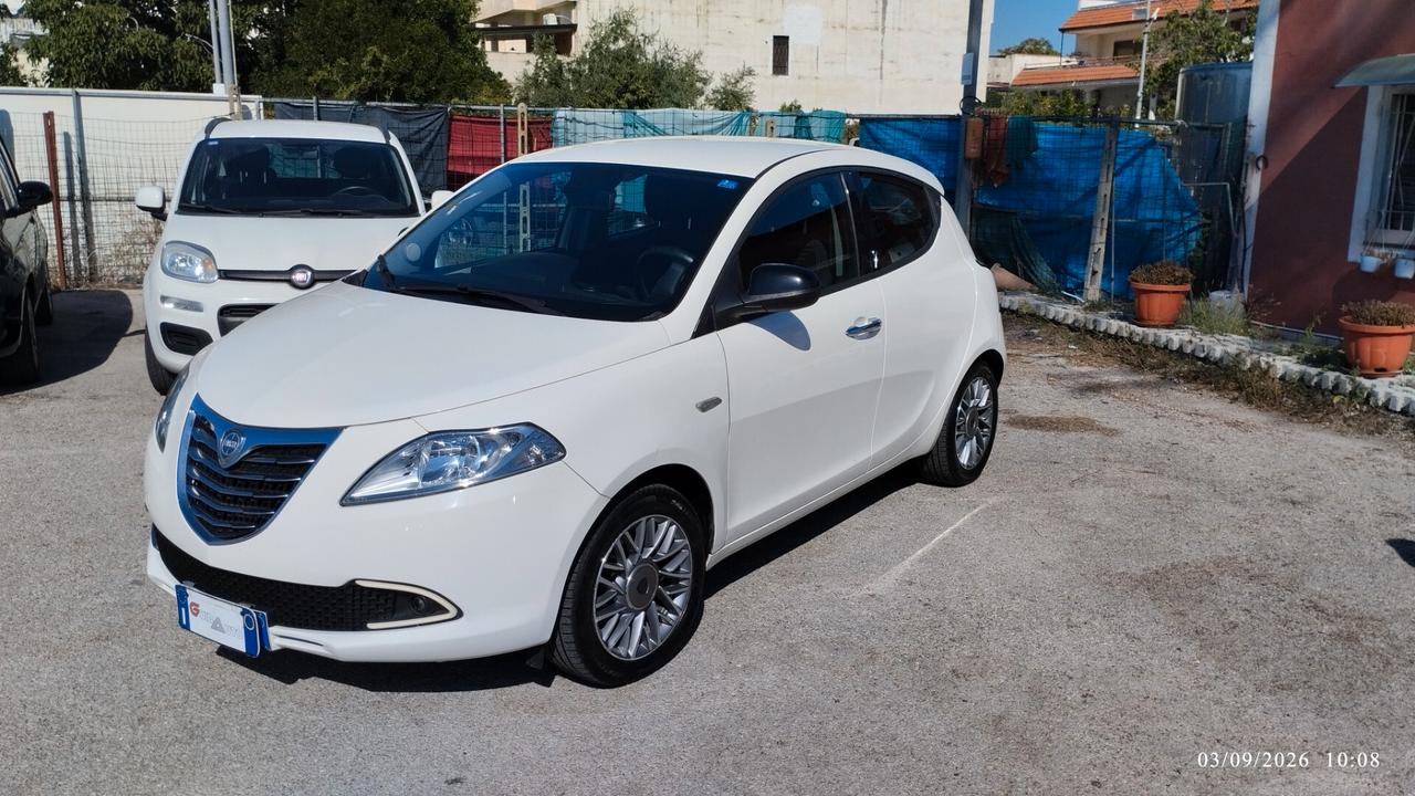 Lancia Ypsilon 1.2 69 CV 5 porte S&S Silver GPL