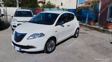 Lancia Ypsilon 1.2 69 CV 5 porte S&S Silver GPL